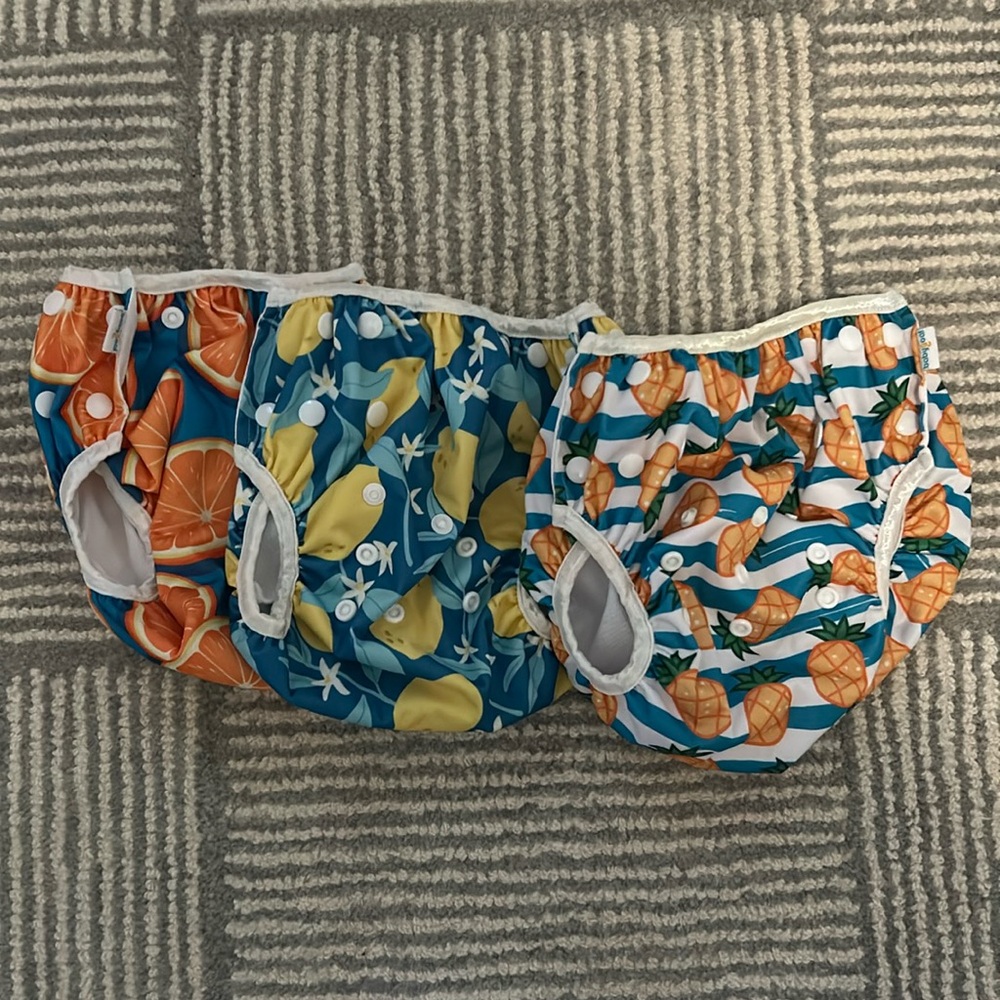 Adjustable reusable swim diapers